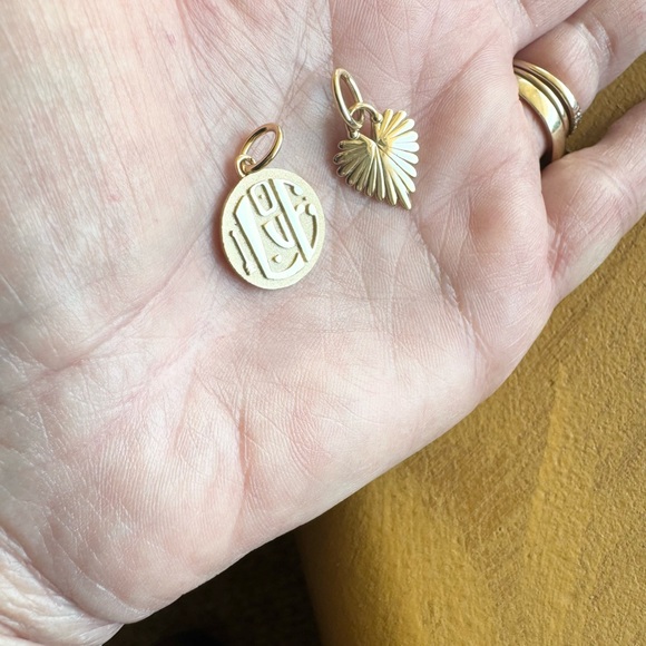 Jane Win 2 Small Charms - Picture 4 of 5